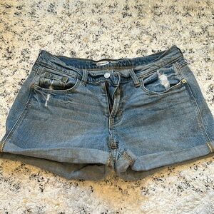 Old navy boyfriend shorts like new condition.